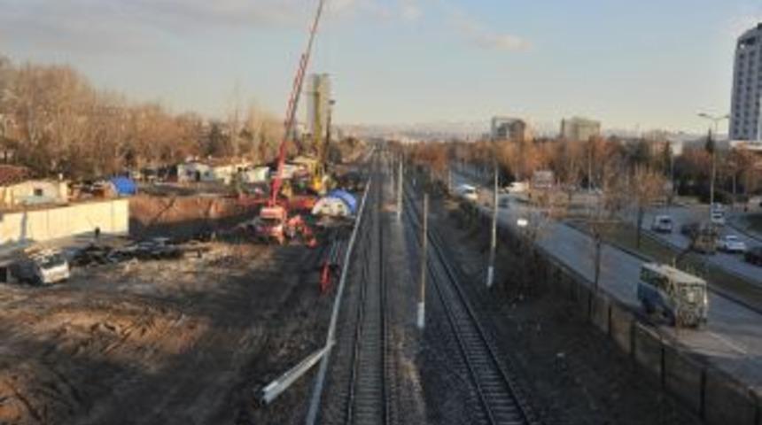 Celal Bayar Bulvarı trafiğe kapatılıyor