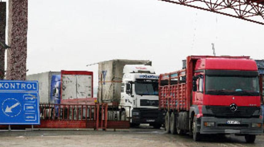 G&uuml;mr&uuml;kteki bomba y&uuml;kl&uuml; TIR korkutuyor