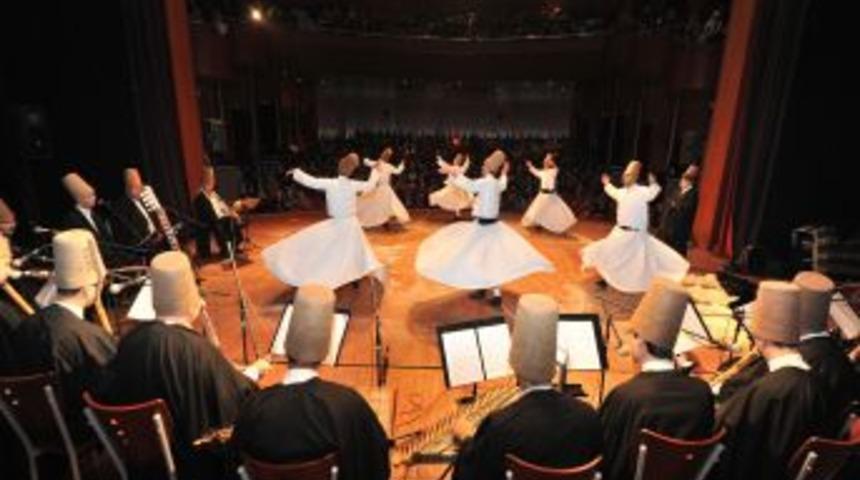 Mevlana Celaleddin-i Rumi, &ouml;l&uuml;m&uuml;n&uuml;n 738. yılında Ankara'da anıldı