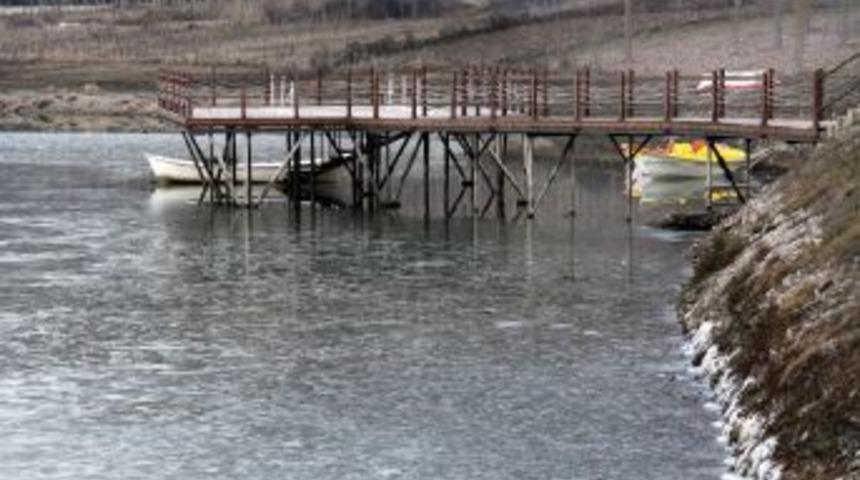 Hafta sonunu fırsat bilen vatandaşlar Ladik'te kayak ardından piknik yapıyor