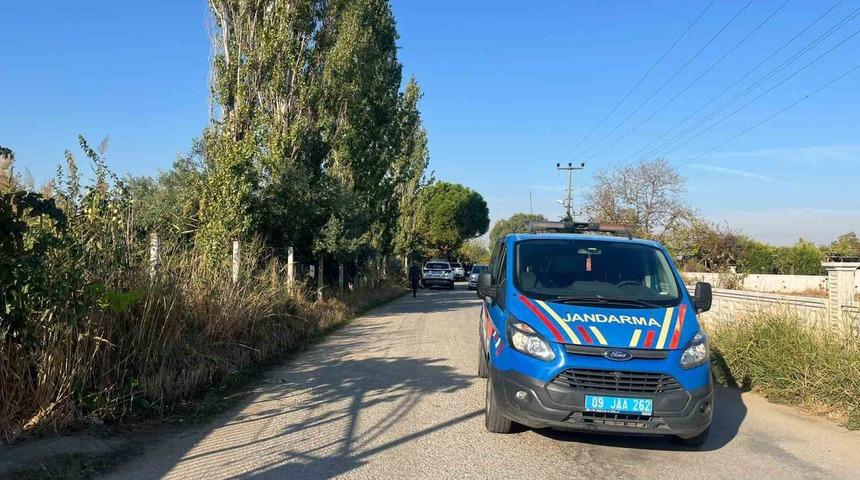 &Ouml;nce boşandığı eşini, sonra kendini vurdu