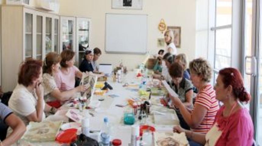 Yenimahalle'de 6 bin kişi belediye kurslarında meslek &ouml;ğreniyor