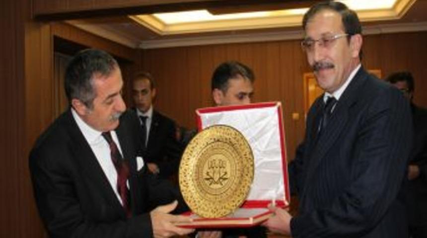 Sağlık Bakanı Yardımcısı Kafkas, Paland&ouml;ken Belediyesi'ni ziyaret etti