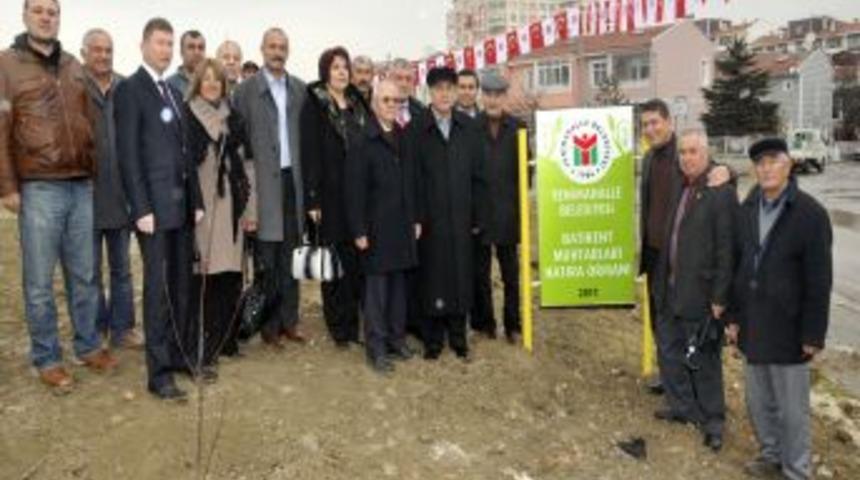Yenimahalle'de muhtarlar fidanları toprakla buluşturdu