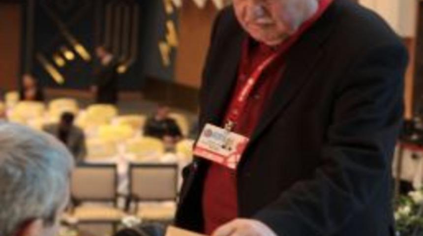 T&uuml;rk-İş&rsquo;te Mustafalar yarışıyor