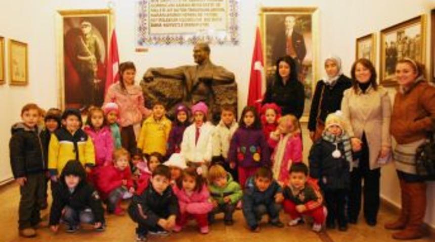 Miniklerin Atat&uuml;rk sevgisi