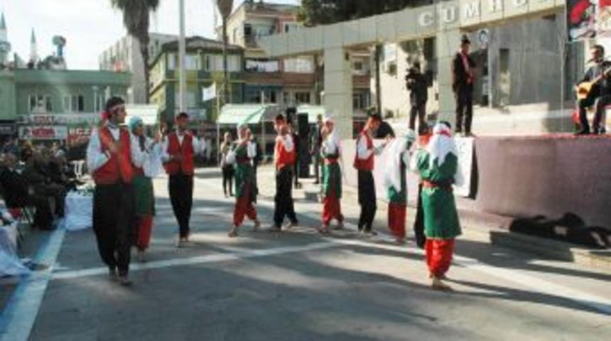 Osmaniye&rsquo;de Alevi K&uuml;lt&uuml;r Derneği aşure dağıttı