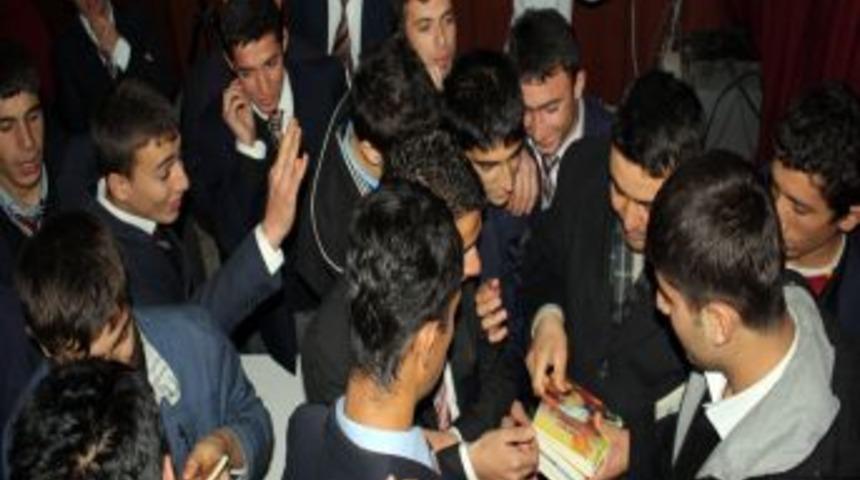 Emniyet, İmam Hatip Lisesi&rsquo;nde &ouml;ğrencilerle buluştu