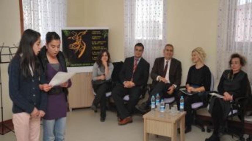 Karap&uuml;r&ccedil;ekli gen&ccedil;ler Mevlana&rsquo;yı andı