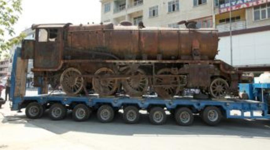 Sincan'a nostaljik buharlı tren yerleştirildi