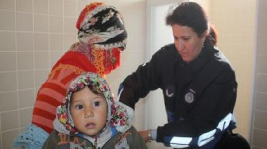 Edremit zabıtası dilencilere g&ouml;z a&ccedil;tırmıyor