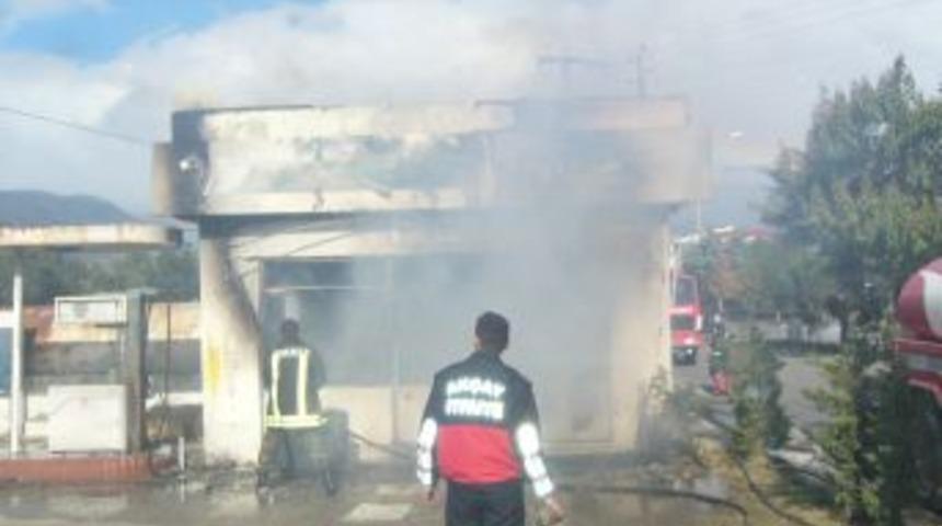 Boş benzin istasyonunda yangın &ccedil;ıktı