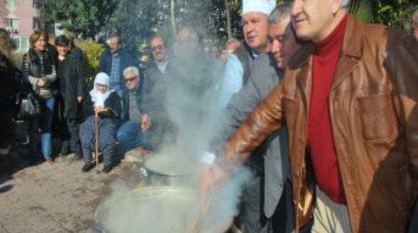 Ceyhan Balkan T&uuml;rkleri aşure g&uuml;n&uuml; d&uuml;zenledi