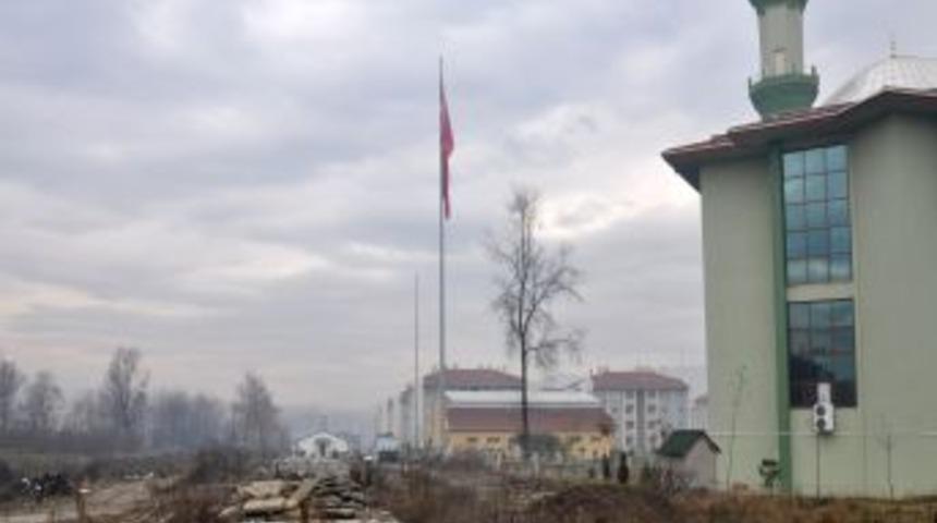 Metek TOKİ i&ccedil;inden ge&ccedil;en Karaca Deresi &ccedil;&ouml;pl&uuml;ğe d&ouml;nd&uuml;.