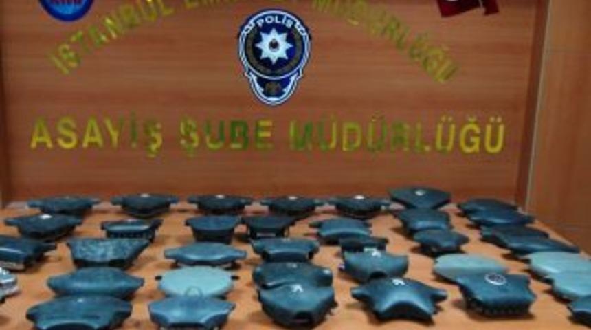 Airbag hırsızı g&uuml;venlik kamerasına yakalandı