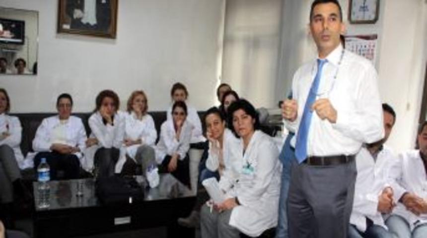 Diş hekimlerine ilk yardım semineri verildi