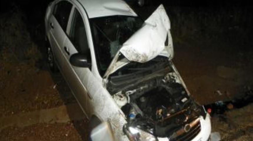 Kaygan yolda ara&ccedil; hurdaya d&ouml;nd&uuml;