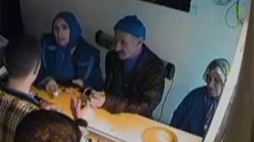 Kadın kılığına girmiş hırsızlar kamerada!