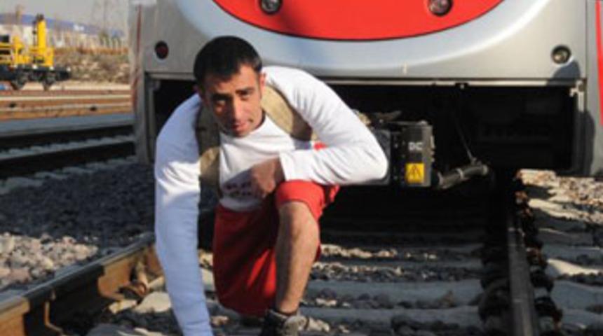 86 tonluk tramvayı 20 metre &ccedil;ekti