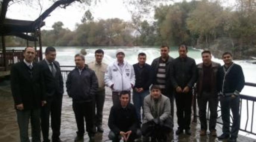 Türkmen iş adamları Sema Koleji'ne hayran kaldı