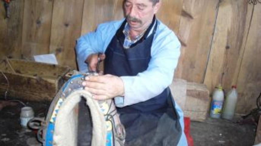 Eski zamanların vazge&ccedil;ilmezi &lsquo;semer&rsquo; teknolojiye yenik d&uuml;şt&uuml;