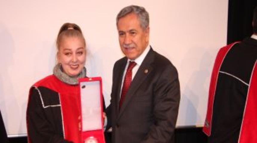 Arın&ccedil;: &Ouml;ğrenciler &uuml;niversitenin imkanlarından azami şekilde istifade etmelidir