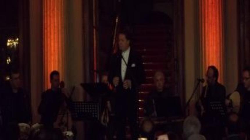 Dolmabah&ccedil;e Sarayı&rsquo;nda Ahmet &Ouml;zhan konseri