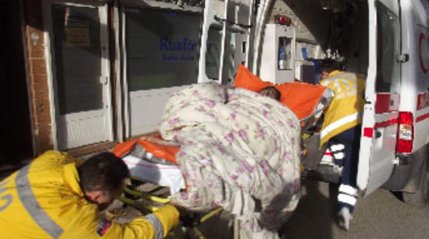 &Ccedil;ocukları i&ccedil;in alevlerin arasına daldı