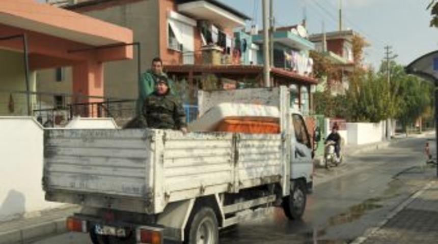 Depremzedeler Bornova&rsquo;da ağırlanıyor