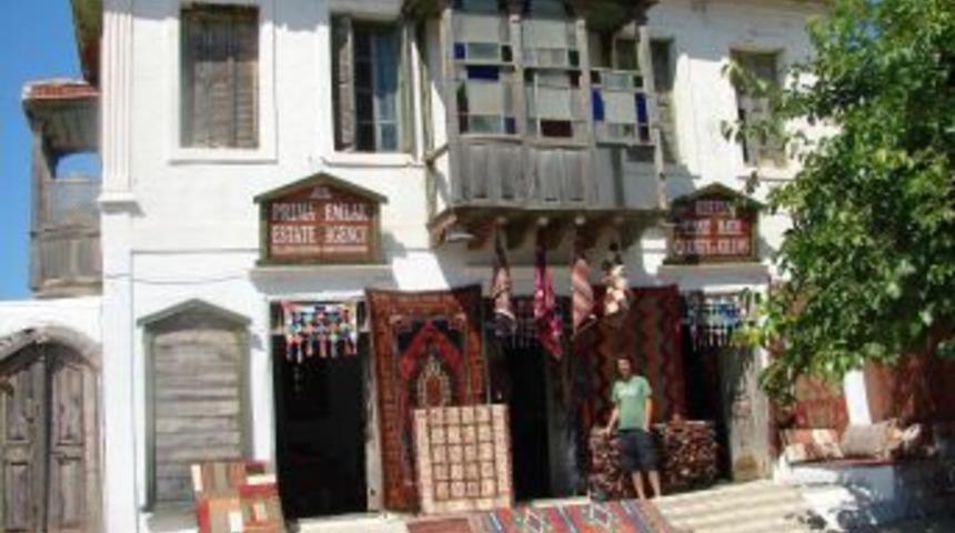 K&ouml;k boyası ile boyanan halılar daha ge&ccedil; yıpranıyor