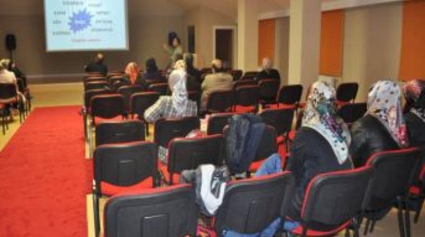 Ufuk&rsquo;tan anne-babalara aile i&ccedil;i iletişim semineri