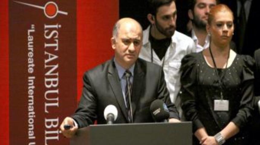 Emniyet m&uuml;d&uuml;r&uuml;nden &ccedil;arpıcı analiz: Gen&ccedil;ler en fazla trafik kazasında &ouml;l&uuml;yor