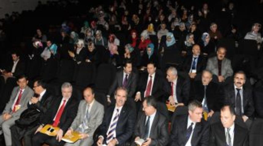 Fatih Sultan Mehmet&rsquo;in m&uuml;ft&uuml;s&uuml; Molla H&uuml;srev sempozyumla anıldı