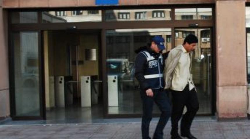 İşsiz Bolivyalı, midesinde 1525 gram sıvı kokain ile yakalandı