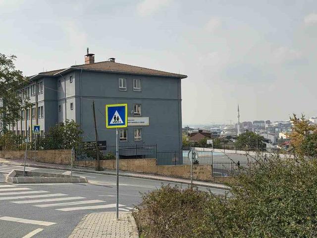 Arnavutk&ouml;y&rsquo;de "liseye saldırı" şeklinde sahte paylaşım yapan 2 &ccedil;ocuk g&ouml;zaltına alındı
