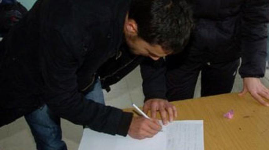 &Ouml;ğrencilerden '&Ouml;l&uuml;rsem sorumlu benim' imzası