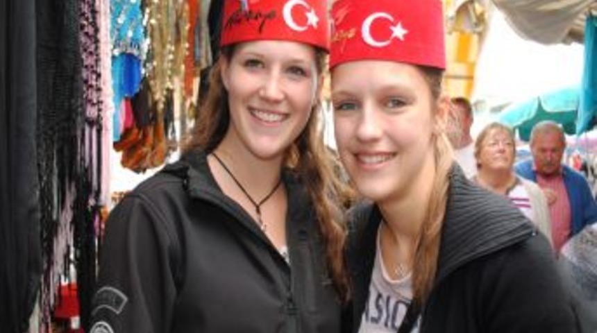 İngiliz turistler, pazarlık yerine etiket üzerinden alışveriş yapmayı seviyor