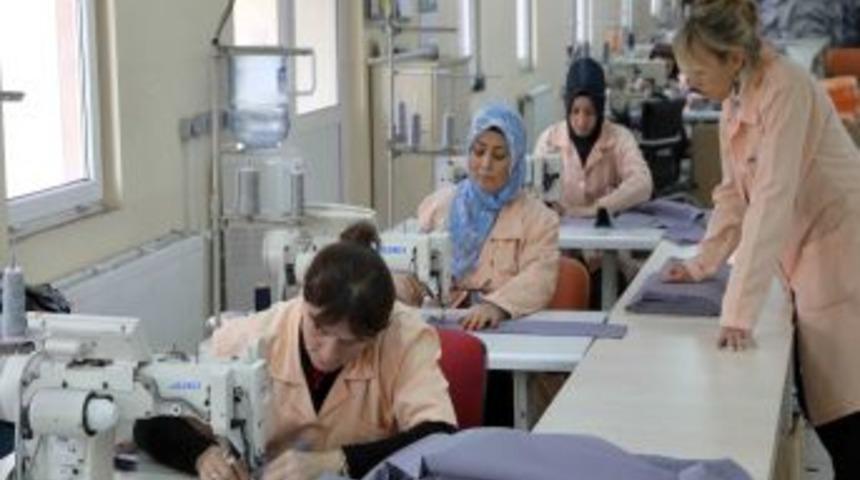 Engelsiz ellerden 3 yılda 55 bin giyecek