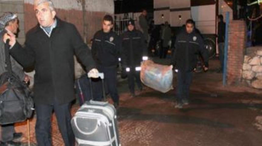 Şırnaklılar Vanlı depremzedelere kucak a&ccedil;tı