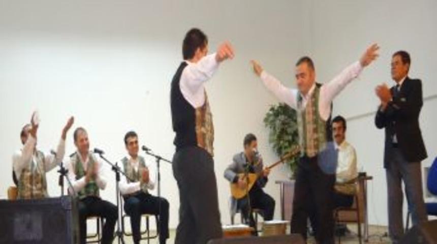 Mahkumlar korosu coşturdu