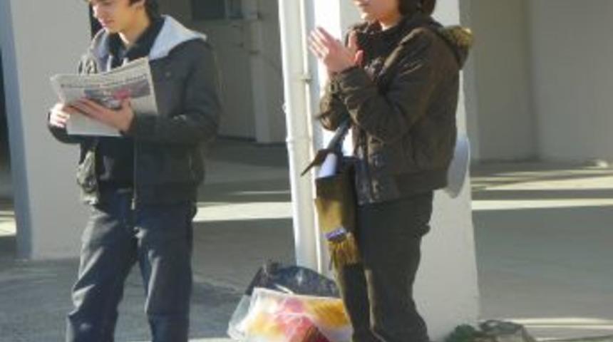 Uludağ &Uuml;niversitesi'nde 3 kişilik &ouml;ğrenci grubu Y&Ouml;K'&uuml; protesto etti