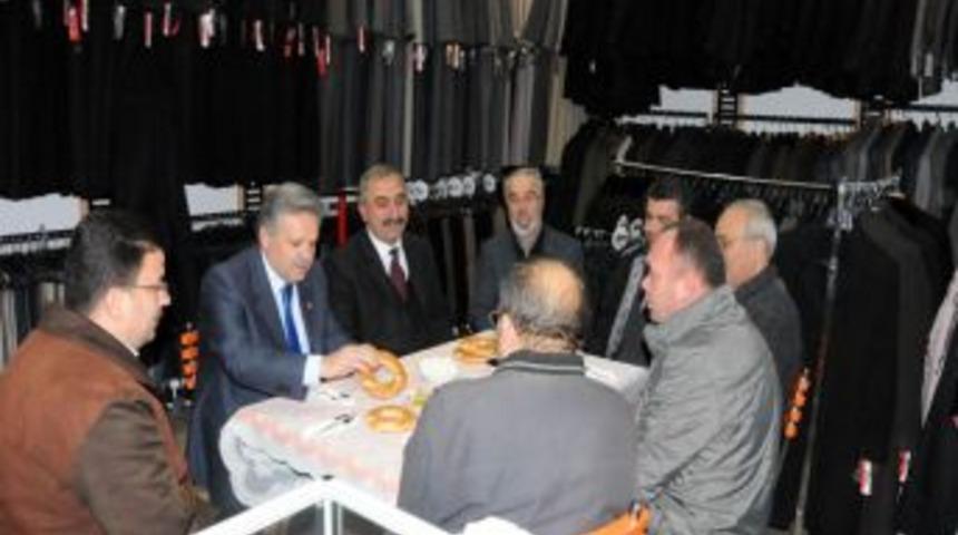 Vali Kahraman esnafla kahvaltı yaptı