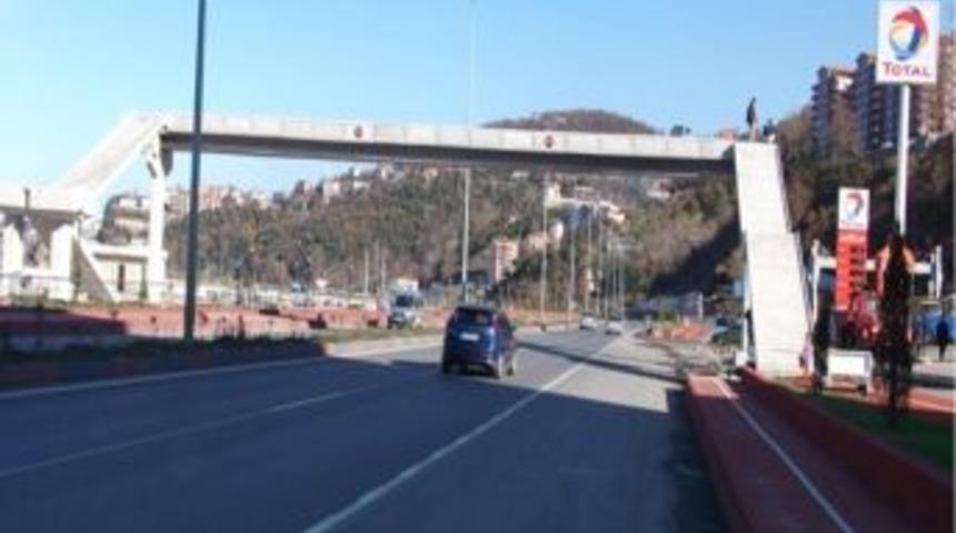 İnşaatı s&uuml;ren &uuml;st ge&ccedil;itler, 'engelli ve yaşlılara uygun olsun' &ccedil;ağrısı