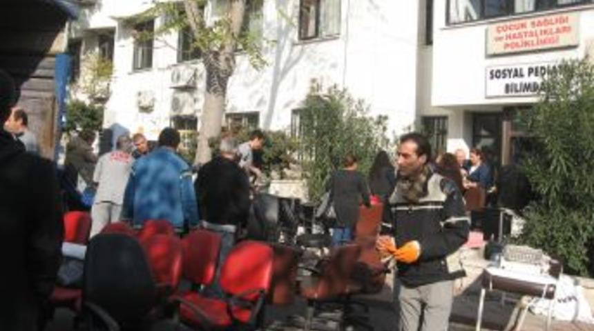 Hastane binası, duvarlarındaki &ccedil;atlaklar nedeniyle boşaltıldı