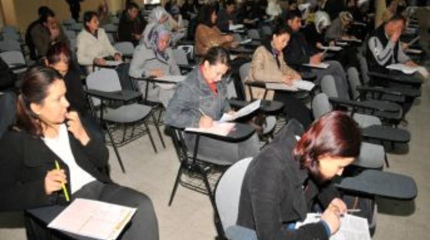 Veliler, altın kazanmak i&ccedil;in kitap okuyup sınava girdi