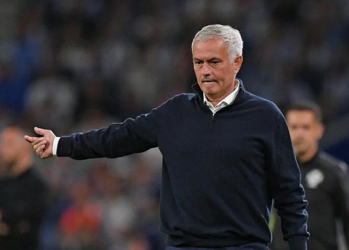 Jose Mourinho dan T&uuml;rkiye Ligi i&ccedil;in flaş a&ccedil;ıklama! "Ondan &ouml;nceki hapse girdi" 1