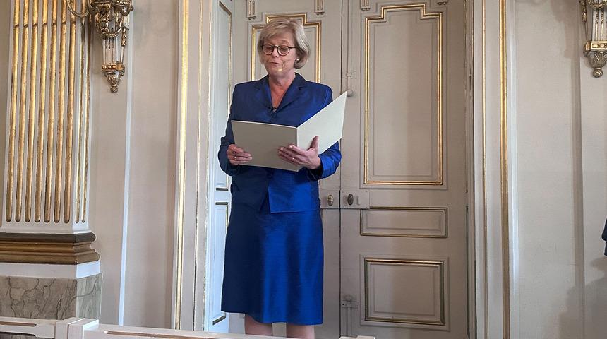 2026 Nobel Edebiyat &Ouml;d&uuml;l&uuml;'n&uuml;n sahibi a&ccedil;ıklandı! Anne Carson kimdir?