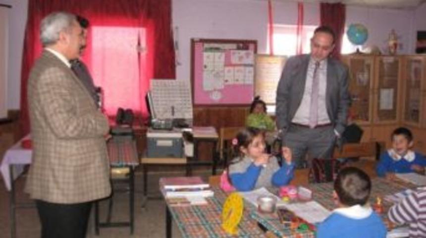 Kaymakam G&ouml;ktaş, k&ouml;y okullarını ziyaret etti