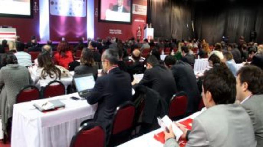 Yeni anayasa s&uuml;recine vatandaşın katılım bi&ccedil;imi tartışıldı