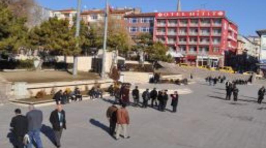 Yozgat'ta vatandaşlar g&uuml;neli havanın tadını &ccedil;ıkarıyor